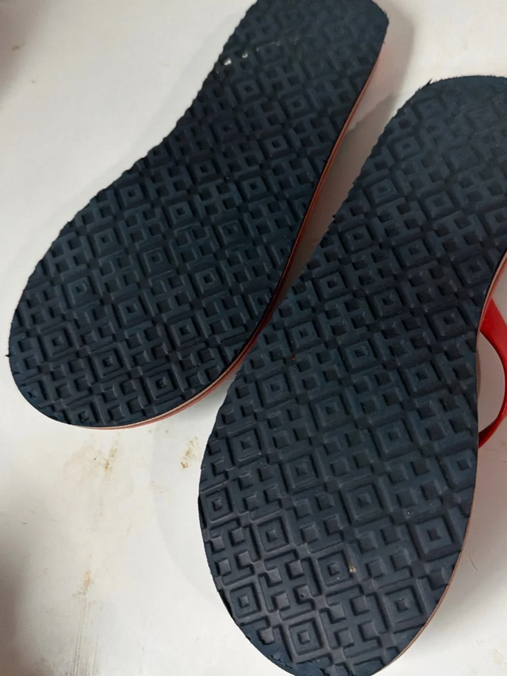 9 Tory Buuch red Strap Flip Flops beach summer EUC preppy sandals sz 5